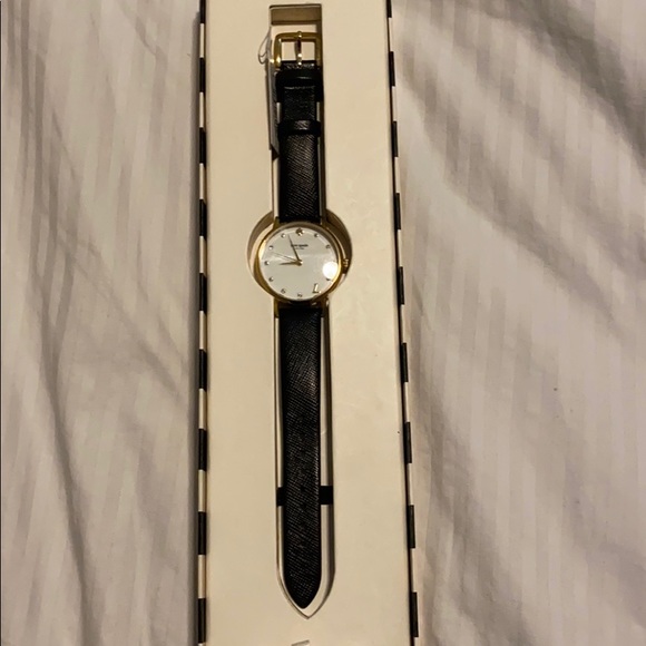 ⚡️NIB KATE SPADE ‘L’ WATCH⚡️ - Picture 2 of 6